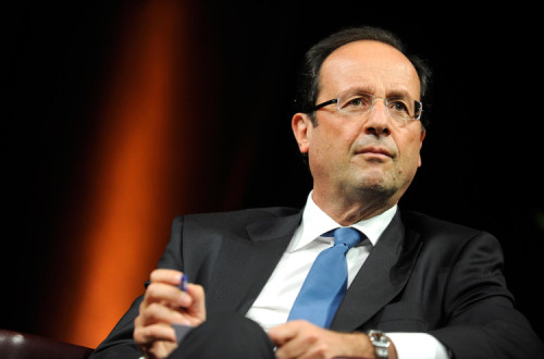 François Hollande atravessou também um limite simbólico, pondo ponto final à dita “especificidade” do Partido Socialista dentro da social-democracia mundial e europeia. Foto de Jean-Marc Ayrault