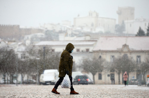 Neve em Estremoz, janeiro de 2021. Foto de Nuno Veiga, Lusa [arquivo]. 