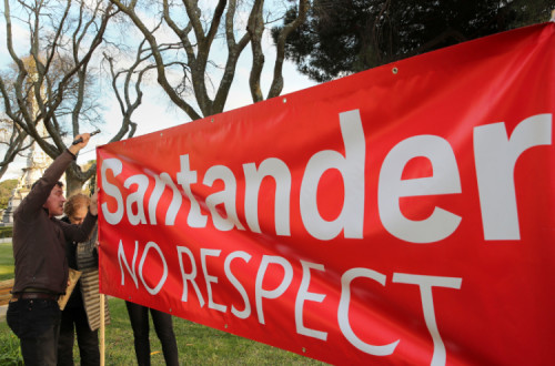 Vigília de trabalhadores do banco Santander contra o despedimento coletivo, convocada pelo MAAD, 14 de janeiro de 2022 – Foto de Manuel de Almeida/Lusa