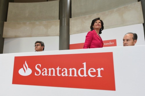 Santander, o banco que mais empregos cortou o ano passado. Foto de Fernando Villar/EPA/Lusa.
