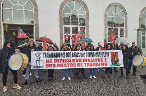 Trabalhadores dos bares dos comboios em luta. Foto do Sindicato de Hotelaria do Norte.