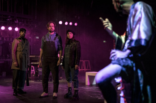 "Estética, resistência e melancolia". Imagem de divulgação do espetáculo publicada pelo Teatro Nacional de São João.