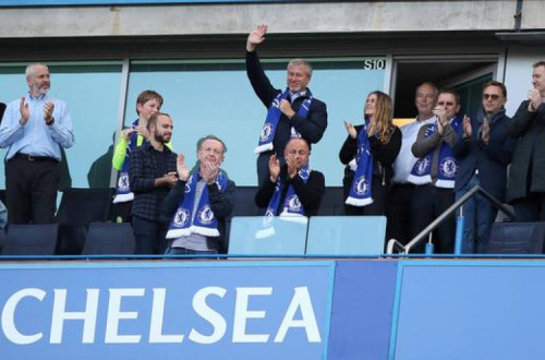 Roman Abramovich no estádio do Chelsea, Stamford Bridge. Foto publicado no El Salto Diário.