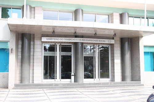 Edifício do Ministério do Trabalho e Segurança Social. Foto de João Carvalho/Wikimedia Commons.