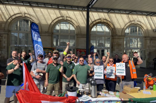 Piquete de greve dos ferroviários britânicos.