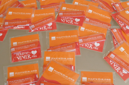 Material do HazteOir, uma das organizações extremistas que faz campanha anti-aborto e contra os direitos LGBTI+. Foto: Flickr.