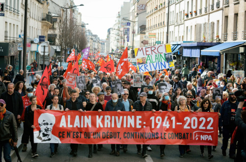 Marcha de Homenagem a Alain Krivine aquando da sua morte. Foto de Photothèque Rouge/Martin Noda/Hans Lucas.