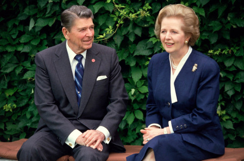 Ronald Reagan com Margaret Thatcher numa cimeira económica em Veneza em 1987. Foto de Levan Ramishvili/Flickr.
