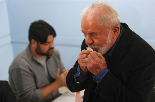 Lula nas urnas. Foto de Fernando Bizerra/EPA/Lusa.