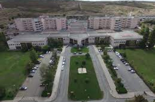 Hospital Fernando Fonseca. Foto do Hospital.