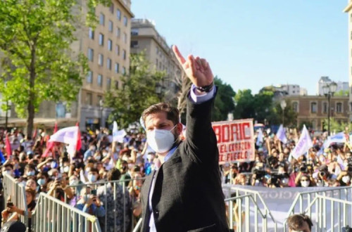 Gabriel Boric. Foto de @esmaelmorais/Twitter.