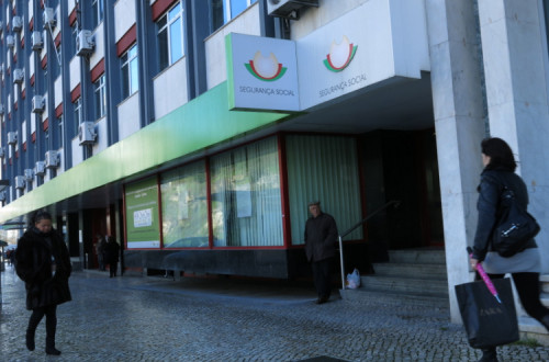 Pobres são mais afetados pela crise da covid-19