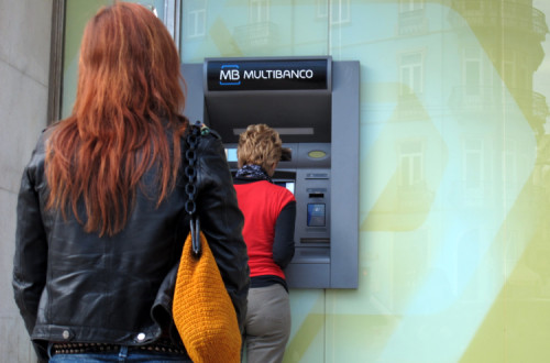 Comissões de bancos arrecadam 8,8 milhões de euros por dia