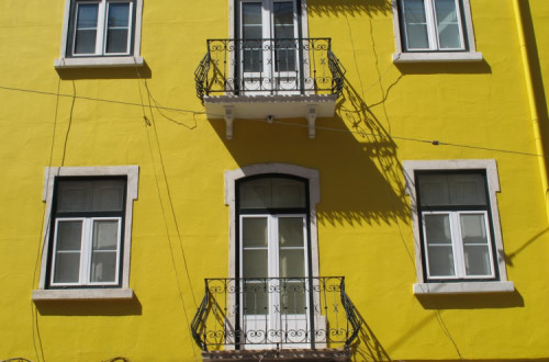 No Alentejo e Algarve, o preço médio das casas aumentou mais de 9% e 10% respetivamente. Foto esquerda.net.