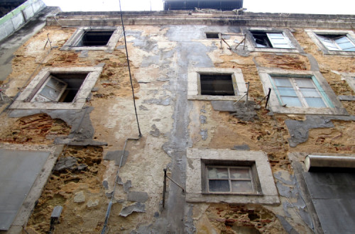 Prédio abandonado. Foto de Paulete Matos.