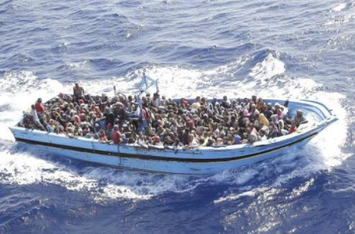 Os refugiados tiveram de pagar quase 2 mil euros para fazer a travessia. Foto Giuseppe Lami/EPA/Lusa (arquivo)