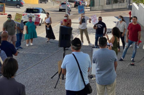 Trabalhadores da Rodoviária do Alentejo concentraram-se em Portalegre para exigiu o fim do lay-off