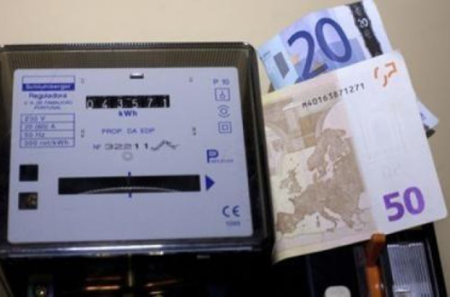 “Governo pode por fim esclarecer que taxa de IVA quer aplicar a cada escalão de potência contratada”