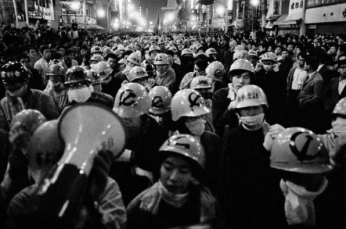 As mobilizações no Japão em 1968 centraram-se na luta contra o imperialismo dos Estados Unidos, quer no que diz respeito à presença militar quer a nível da dominação económica