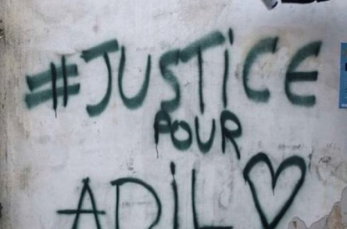 Pintura de parede exigindo justiça para Adil. Bélgica, abril de 2020. Fonte: twitter.