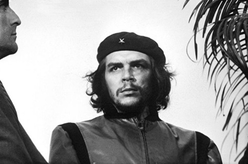 “Guerrillero Heroico”, foto de Alberto Korda, 5 de março de 1960. Esta é a histórica fotografia, no seu formato original, que deu origem à figura icónica e estilizada de Che Guevara.