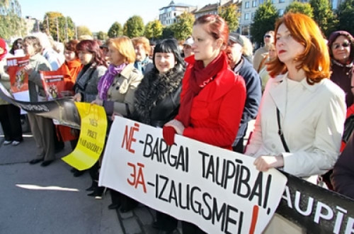 Manifestação em Riga, foto do site www.zz.lv/