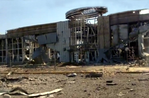 O aeroporto internacional de Lugansk em 4 de setembro de 2014. Foto de newsanna, https://www.youtube.com/watch?v=0k0TDh3tOf4 (Creative Commons Attribution)