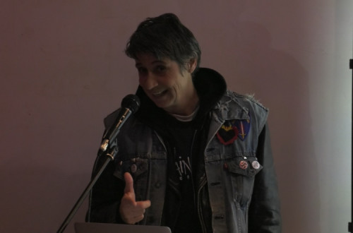 Lynnee Breedlove durante a leitura de textos no mob - espaço associativo, em Lisboa.