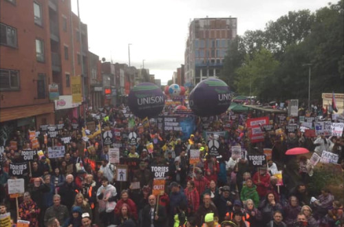 Manifestação contra os conservadores por ocasião do congresso do partido em Manchester, 29 de setembro de 2019. Foto: People's Assembly Against Austerity/Facebook.
