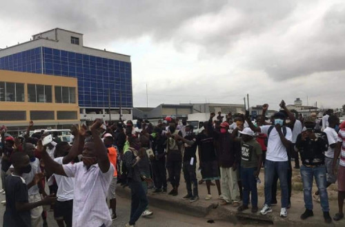 Manifestação reprimida violentamente pela polícia - Foto de facebook dos amigos do Bloco Democrático de Angola
