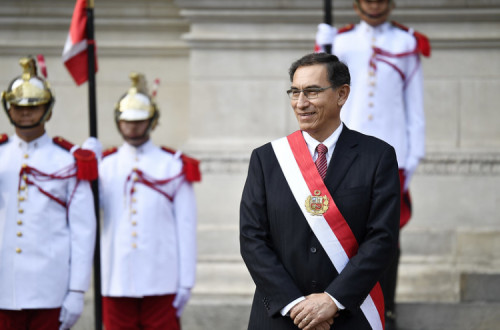 Presidente Martín Vizcarra conseguiu derrotar a manobra da oposição fujimorista e dissolver o Congresso. Eleições serão em janeiro. Foto do Ministerio de Relaciones Exteriores