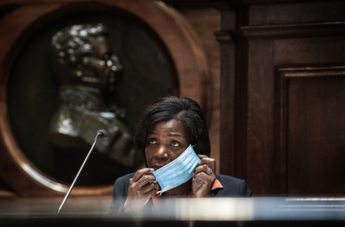 "Entende o Bloco de Esquerda que se impõe, com a maior urgência, obter do Governo todos os devidos esclarecimentos sobre a presente situação da pandemia no sistema penitenciário".