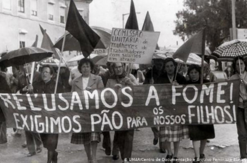 Mulheres de Abril, na imagem manifestação de mulheres "Recusamos a fome" - Foto da UMAR/Centro de Documentação Elina Guimarães 