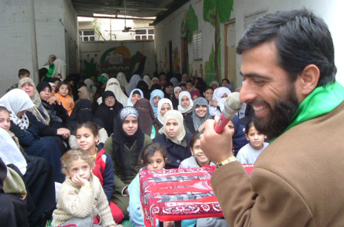 Mushir al-Mashri, dirigente de topo do Hamas, em acção de campanha eleitoral numa escola do campo de refugiados de Jabalya, na Faixa de Gaza. Janeiro de 2006. Foto: jmr 