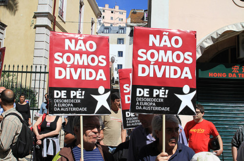 OCDE prevê que a dívida pública de Portugal vai continuar a subir pelo menos até 2015, atingindo os 131,8% nesse ano. Foto de Paulete Matos