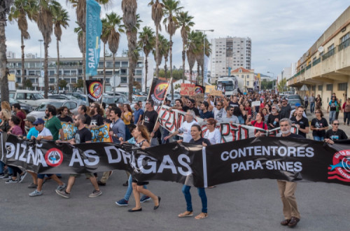 "Diz Não às Dragas" faixa da manifestação realizada em Setúbal a 13 de outubro de 2018 - Foto de Fernando Pinho