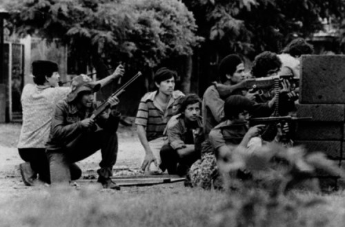 Tropas da Frente Sandinista de Libertação Nacional nas ruas de Manágua, julho de 1979