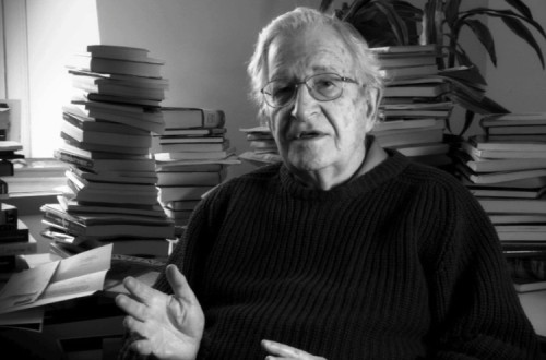 Pode-se ter a certeza de que à medida que o conflito se desenvolva, eles vão ficar mais extremistas. Os mais brutais, mais duros grupos vão ganhar predominância. É o que acontece quando a violência se torna no meio de interação. É quase automático. Foto de Jacobin