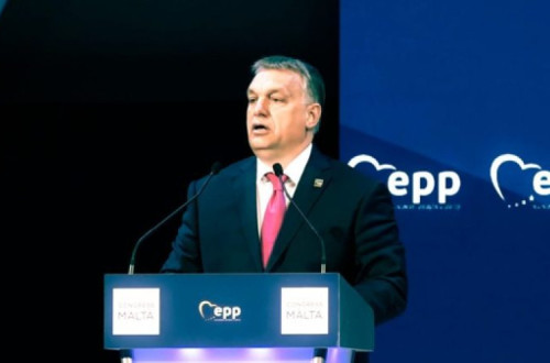 O Fidesz, partido do autoritário e xenófobo primeiro-ministro húngaro Viktor Orbán, deve permanecer no PPE, que teve um recuo importante nas últimas eleições europeias
