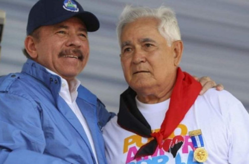 Em abril de 2018, perante grandes protestos civis contra o governo, Pastora ofereceu-se ao serviço de Daniel Ortega. Na foto, Daniel Ortega e Edén Pastora
