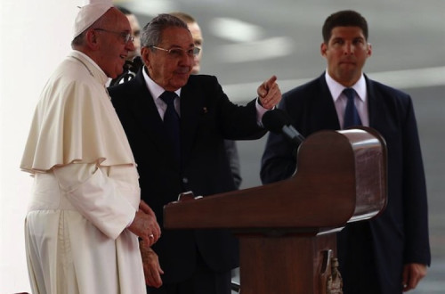 Papa Francisco e Raul Castro: "acontecimento cheio de esperança". 