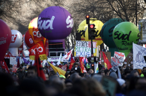 Paris, 6 de fevereiro de 2020, greve e manifestação contra a reforma das pensões – Foto de Yoan Valat/Epa/Lusa