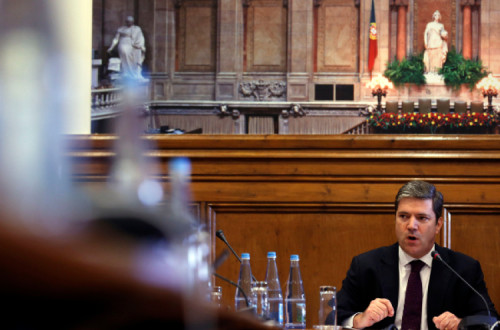 Paulo Núncio falando na comissão parlamentar sobre as transferências para paraísos fiscais, 1 de março de 2017 – Foto Tiago Petinga