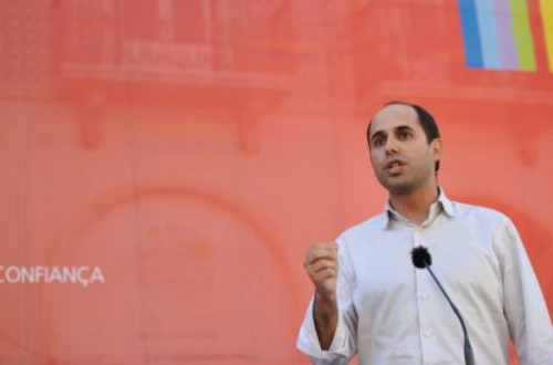 “Esta decisão é a derrota de todos aqueles que em Portugal e na Europa tudo fizeram para que o país fosse alvo de sanções", declarou Pedro Filipe Soares - Foto de Paulete Matos