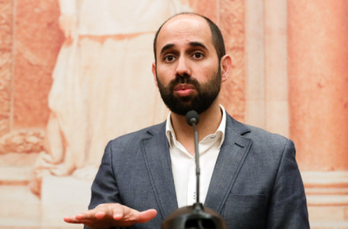 Pedro Filipe Soares criticou a “criação de um ambiente de crise política”, frisando que ele é “manifestamente artificial", Assembleia da República, 3 de maio de 2019 – Foto de Tiago Petinga/Lusa