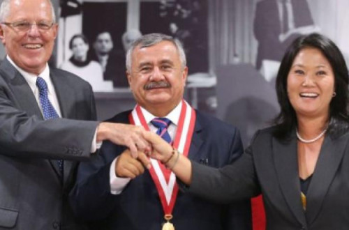 Atual presidente peruano, Pedro Pablo Kuczynski, à esquerda, e Keiko Fujimori, à direita. Ao centro, Francisco Távara Córdova, ex-presidente da entidade eleitoral (Jurado Nacional de Elecciones - JNE)