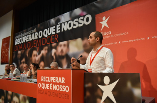Pedro Filipe Soares: “Democracia contra o Tratado Orçamental, contra os interesses instalados, contra esta ideia de que há uns poucos que sempre podem mandar e há uns muitos que têm de ser submissos”. Foto de Paulete Matos