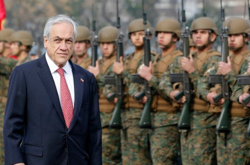 Sebastián Piñera tem tido sempre um forte apoio das forças armadas chilenas – foto de resumenlatinoamericano.org