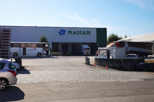 Plastaze