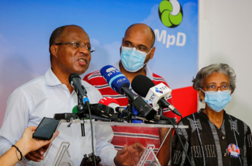 Presidente do MpD, Ulisses Correia e Silva, proclama a vitória nas eleições legislativas em Cabo Verde, 18 de abril de 2021 – Foto de Fernando de Pina/Lusa